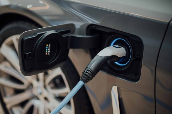 Comment optimiser la gestion de l'énergie pour une voiture hybride plug-in en conditions urbaines?
